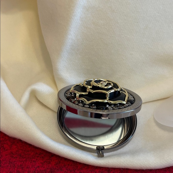 Compact Mirror - Picture 6 of 6